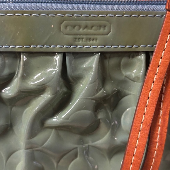 Coach Green Wristlet    Perfect condition - Picture 8 of 8